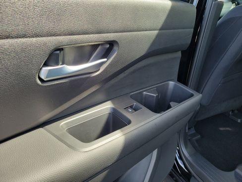 Used 2022 Nissan Pathfinder SV image 13