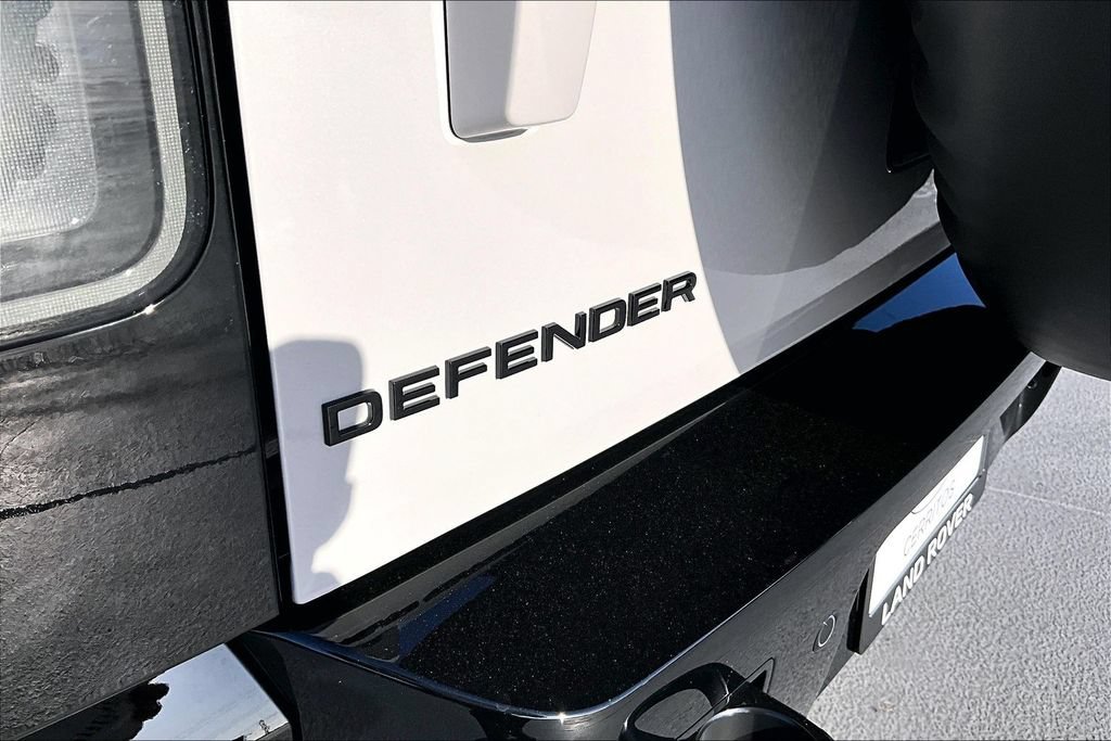 New 2026 Land Rover Defender 130 X-Dynamic SE AWD/4WD image 9