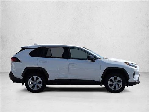Used 2024 Toyota RAV4 LE AWD/4WD image 4