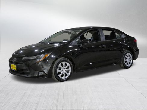 Certified 2024 Toyota Corolla LE image 3