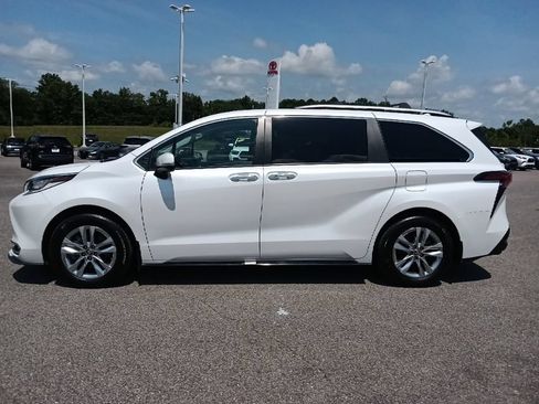Used 2024 Toyota Sienna Limited FWD image 6