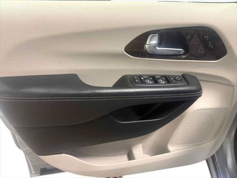 Certified 2021 Chrysler Pacifica Limited AWD/4WD image 20