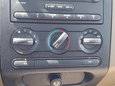 Used 2006 Ford F150 XLT RWD image 14