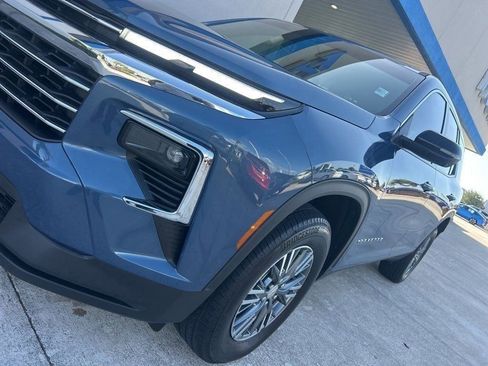 Used 2024 Chevrolet Traverse LT FWD image 4