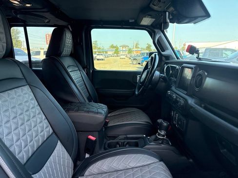 Used 2021 Jeep Gladiator Sport AWD/4WD image 16