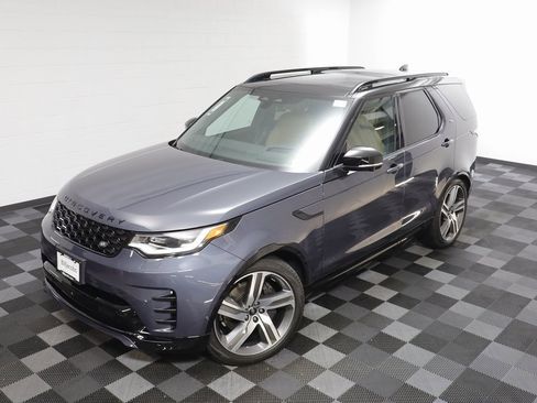 Used 2024 Land Rover Discovery Dynamic SE image 2