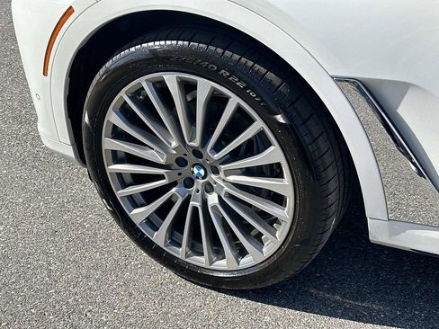 Used 2022 BMW X7 xDrive40i w/ Premium Package AWD/4WD image 40