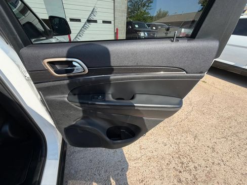 Used 2015 Jeep Grand Cherokee Limited w/ Luxury Group II RWD image 20