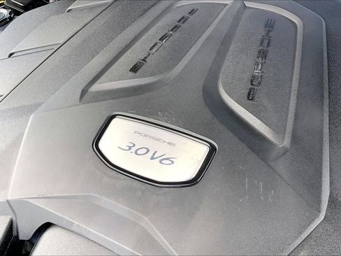 Used 2021 Porsche Cayenne AWD/4WD image 32