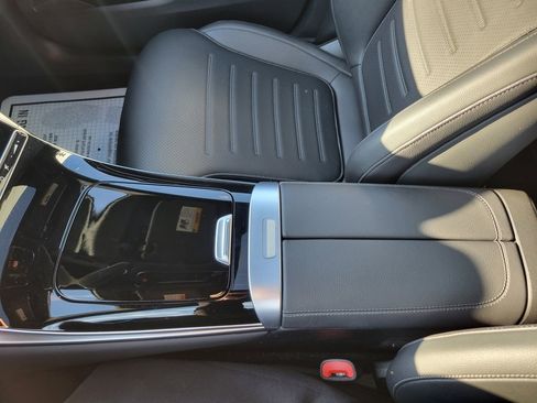 Used 2025 Mercedes-Benz GLC 300 4MATIC image 35