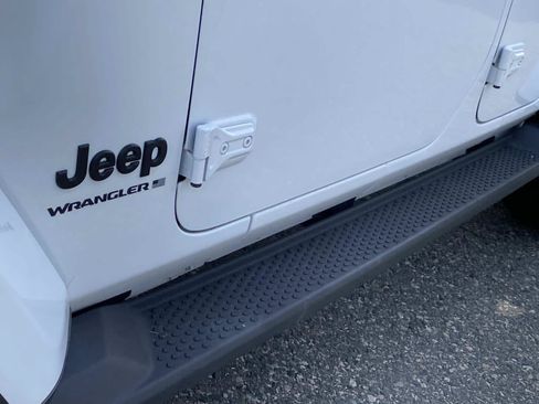 Used 2023 Jeep Wrangler Unlimited Sahara AWD/4WD image 10
