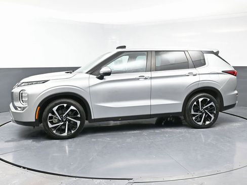 Used 2023 Mitsubishi Outlander SE image 6