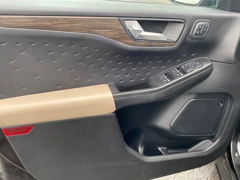 Used 2020 Ford Escape Titanium image 15