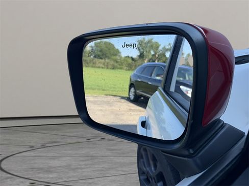 Used 2023 Jeep Renegade Latitude image 25