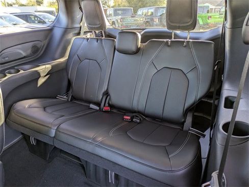 New 2026 Chrysler Pacifica Select image 15