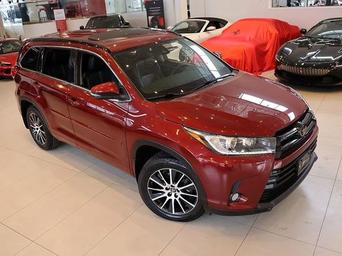 Used 2018 Toyota Highlander SE w/ Protection Package #3 image 8