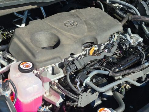 Used 2022 Toyota Sienna XLE image 25