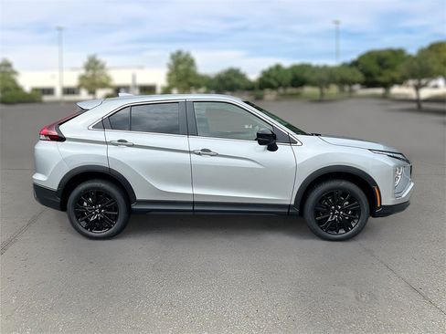 New 2025 Mitsubishi Eclipse Cross LE image 8