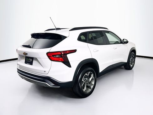 Used 2025 Chevrolet Trax LT FWD image 9