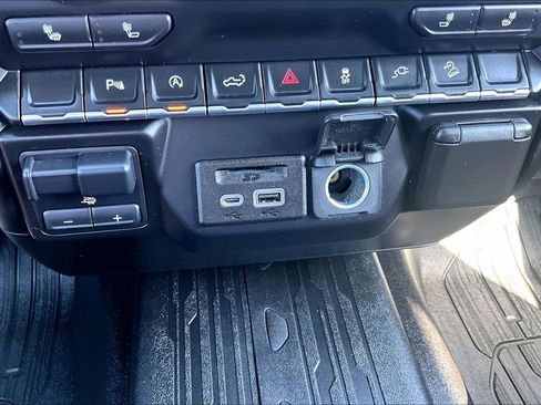 Used 2020 GMC Sierra 1500 SLE w/ SLE Value Package AWD/4WD image 32