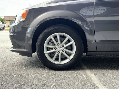 Used 2019 Dodge Grand Caravan SXT FWD image 20