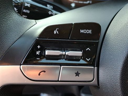 Certified 2024 Hyundai Elantra SE FWD image 24
