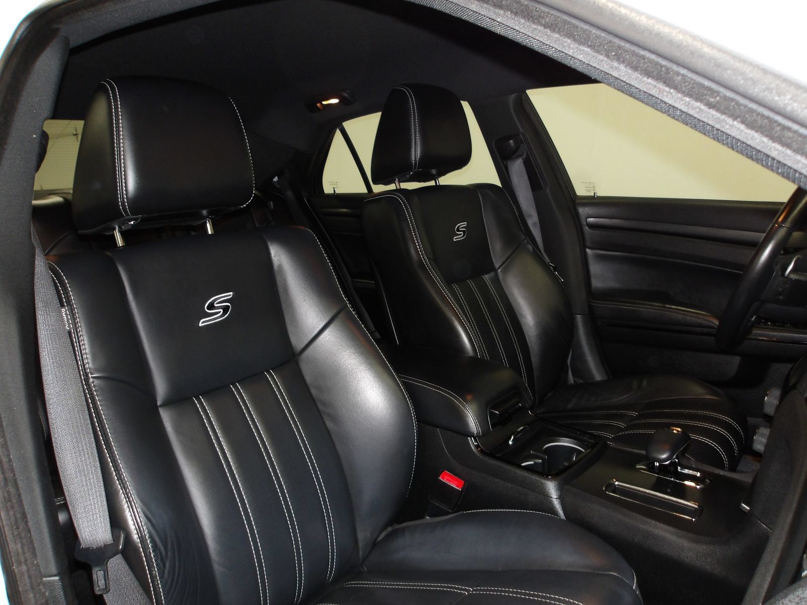 Used 2014 Chrysler 300 S AWD/4WD image 14