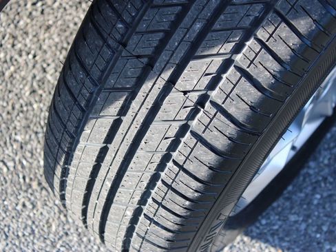 Used 2020 Chevrolet Blazer LT image 38