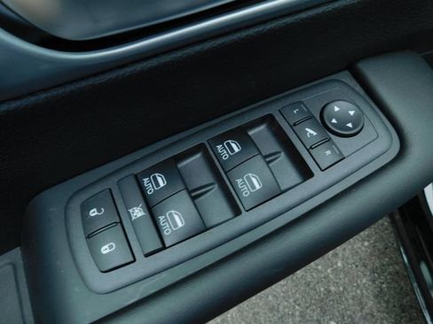 New 2026 Chrysler Pacifica Limited FWD image 12