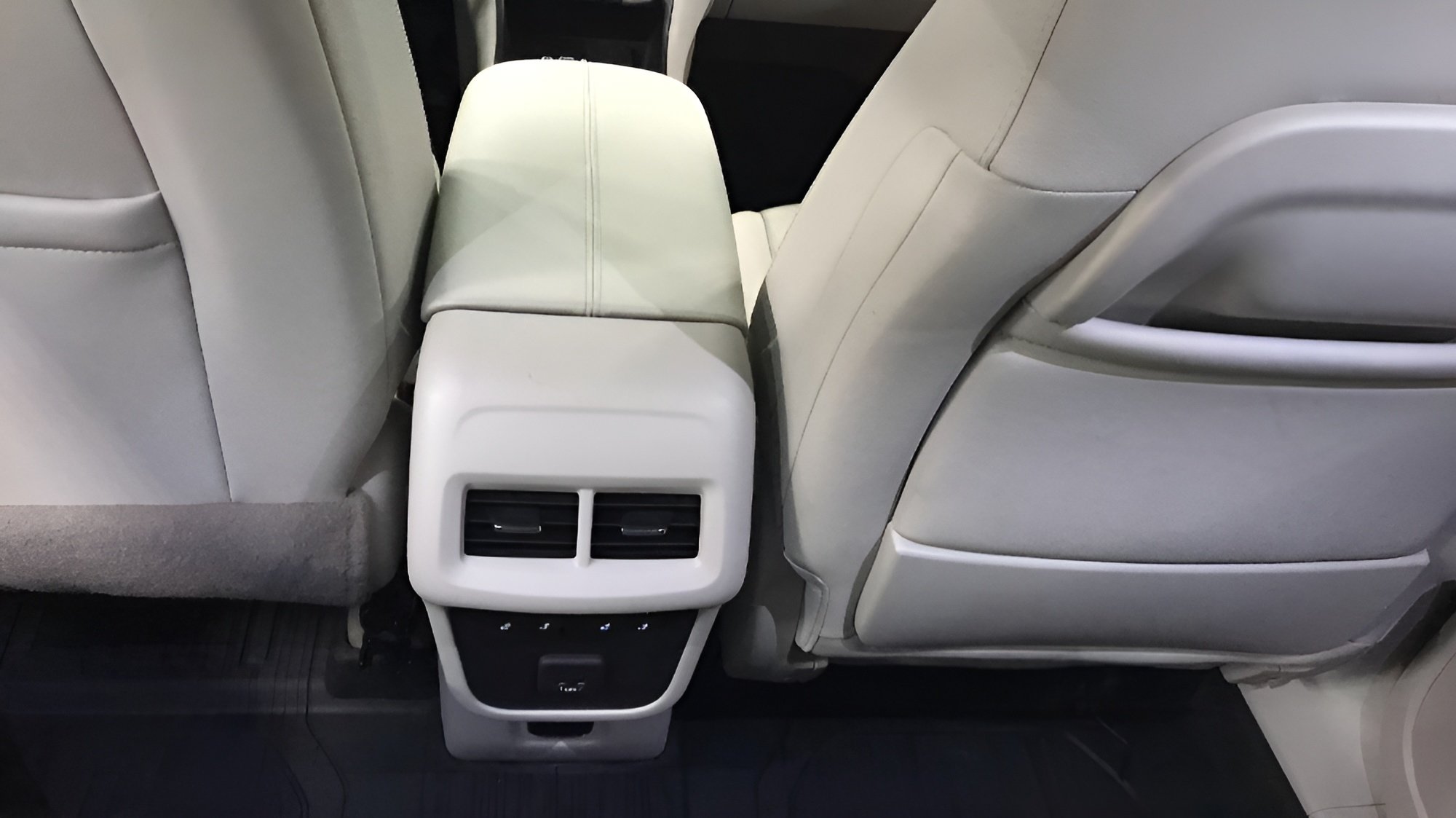 Used 2022 GMC Terrain Denali w/ Denali Premium Package AWD/4WD image 16