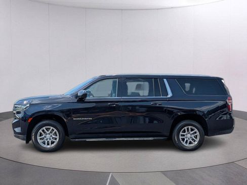 Used 2022 Chevrolet Suburban LT AWD/4WD image 2