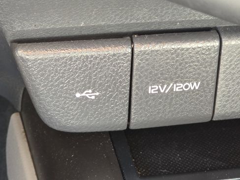 Used 2023 Toyota Camry SE image 8