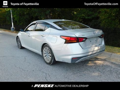 Used 2024 Nissan Altima 2.5 SV FWD image 9