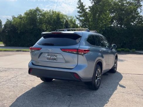 Used 2021 Toyota Highlander XLE AWD/4WD image 8