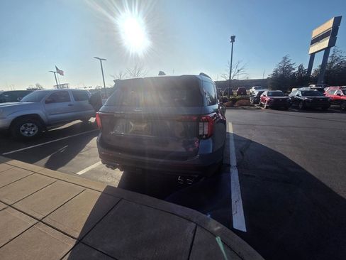 Used 2025 Ford Explorer ST w/ Sun And Sound Package image 5