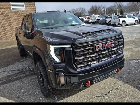 Used 2024 GMC Sierra 2500 AT4X image 3