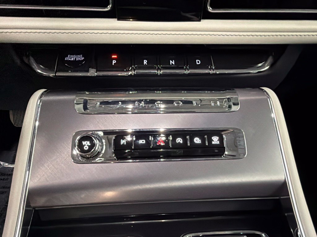 New 2027 Lincoln Aviator AWD image 14