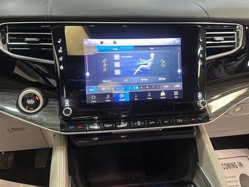 Certified 2022 Jeep Wagoneer Series III w/ Premium Group I AWD/4WD image 20