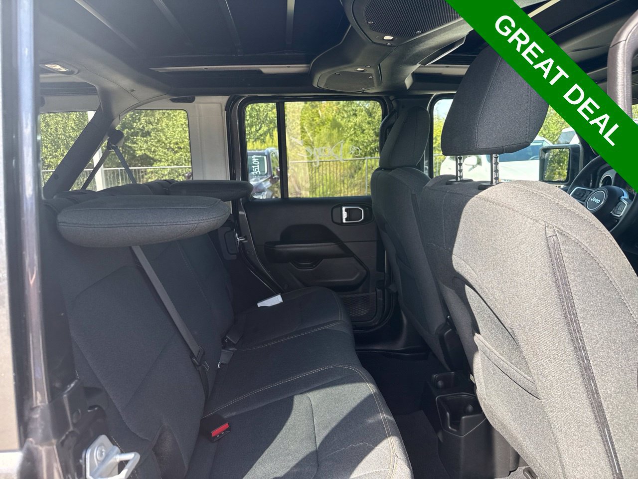 Used 2026 Jeep Wrangler Unlimited Sahara AWD/4WD image 11
