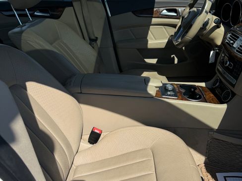 Used 2013 Mercedes-Benz CLS 550 4MATIC image 10
