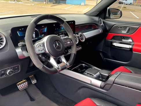 Used 2022 Mercedes-Benz GLB 35 AMG 4MATIC image 2