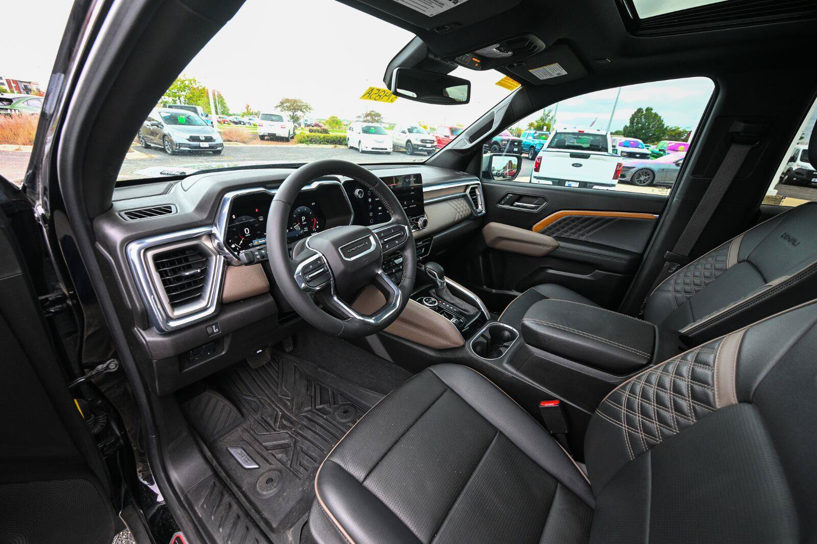 Used 2024 GMC Canyon Denali w/ LPO, Denali Black Edition AWD/4WD image 18