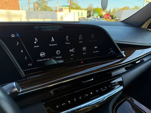 Used 2023 Cadillac Escalade ESV Premium Luxury image 28