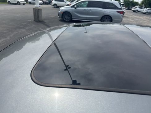 Used 2015 Nissan Sentra SR w/ SR Premium Package FWD image 9
