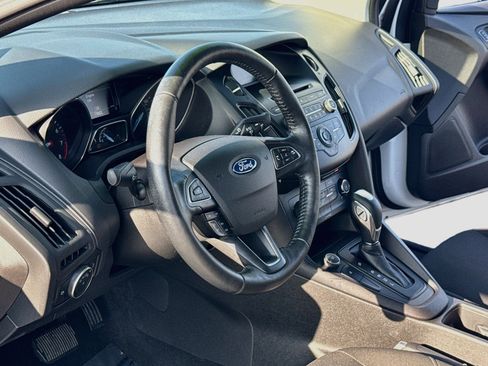 Used 2015 Ford Focus SE w/ SE Cold Weather Package FWD image 11