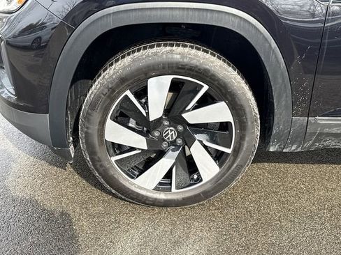 Certified 2025 Volkswagen Atlas Cross Sport SE w/ Panoramic Sunroof Package image 10