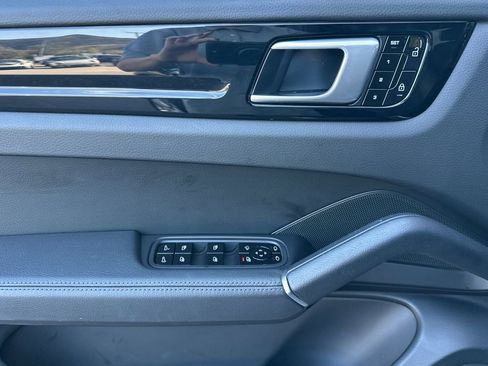 Used 2021 Porsche Cayenne Coupe image 12
