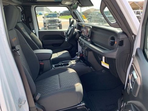 New 2025 Jeep Gladiator Mojave image 27