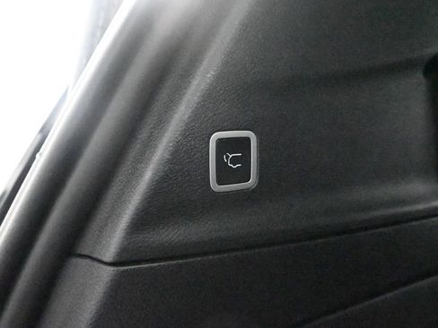 Used 2024 Chrysler Pacifica Select image 25