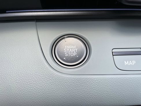 New 2025 Hyundai Elantra Limited image 29